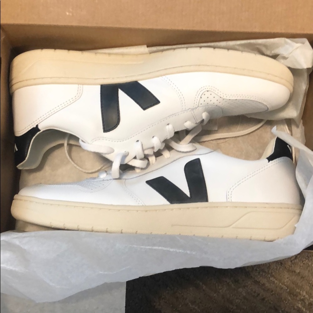Veja V-10 White and Black Leather Sneakers